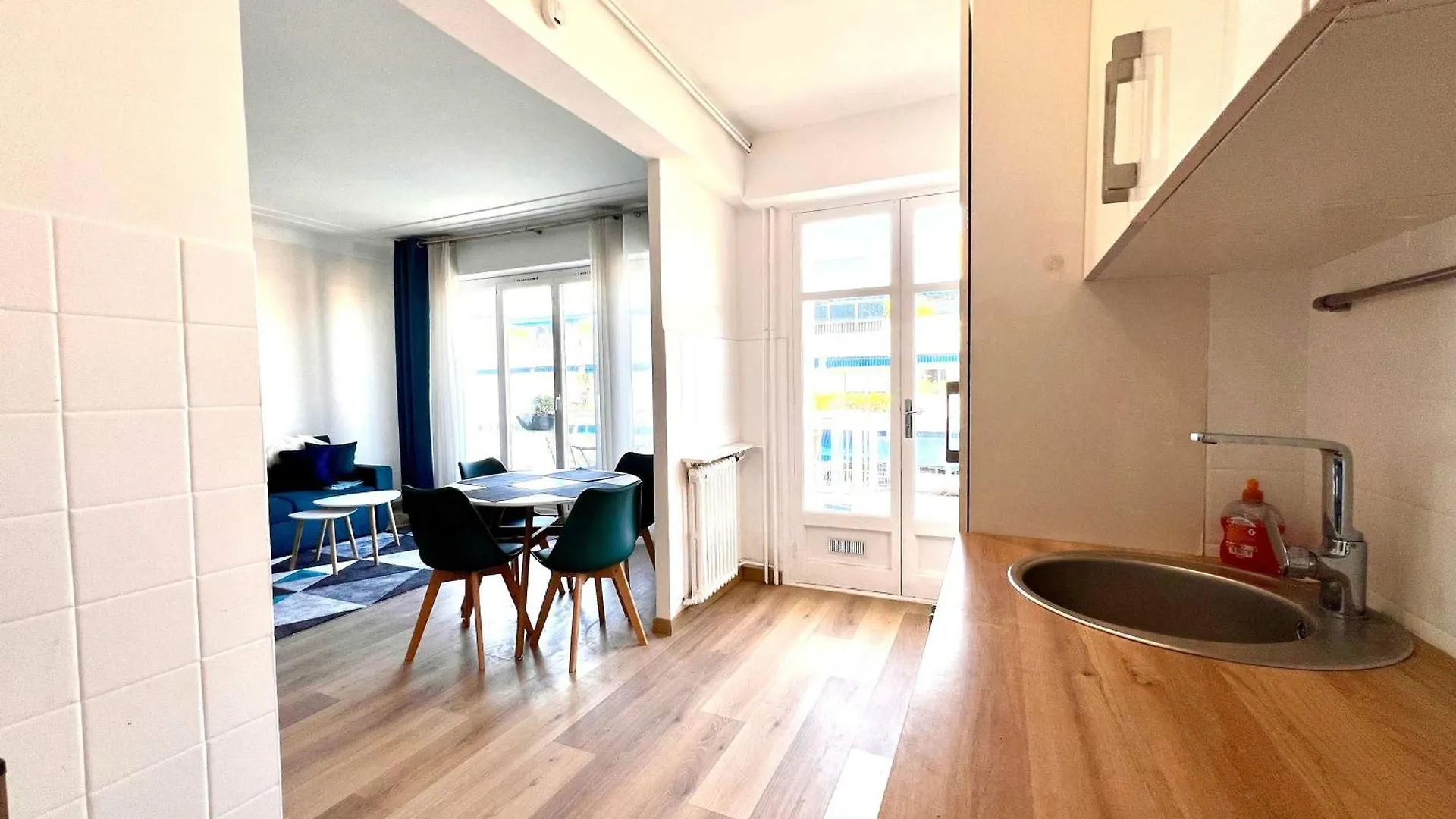 B030 Grand Studio Renove Spacieux Et Lumineux Le Cannet Francja