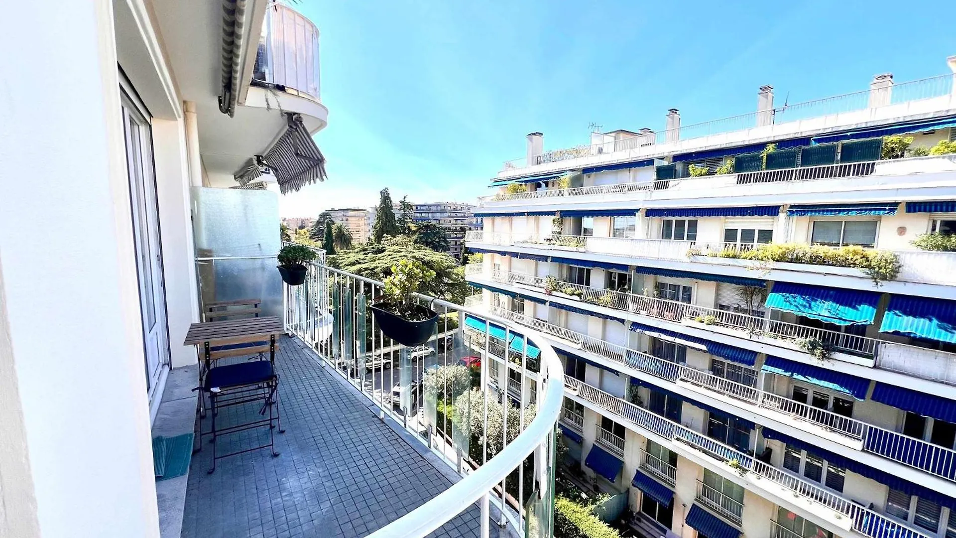 B030 Grand Studio Renove Spacieux Et Lumineux Le Cannet Apartament